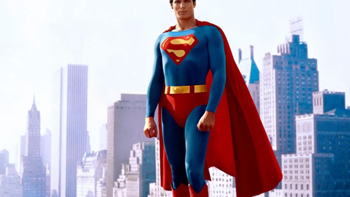 Vydražily se ikonické filmové slipy Supermana. Porazily i bradavky Batmana